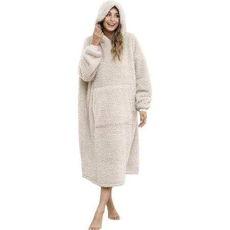1+1 CADOU: Patura cu maneci CozyGirl, gluga si buzunar, poliester, marime universala