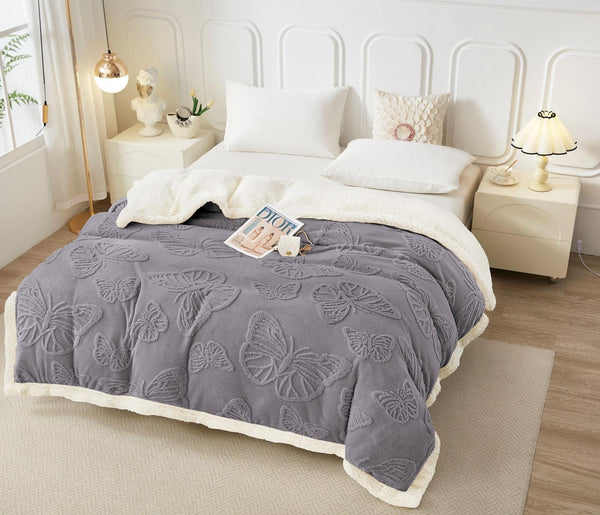 Patura Cocolino Pufoasa si Calduroasa, Cu Blanita Exterioara, Model Fluturi, 200 x 230 cm