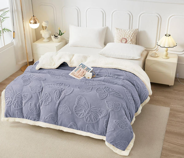 Patura Cocolino Pufoasa si Calduroasa, Cu Blanita Exterioara, Model Fluturi, 200 x 230 cm