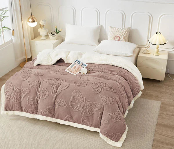 Patura Cocolino Pufoasa si Calduroasa, Cu Blanita Exterioara, Model Fluturi, 200 x 230 cm