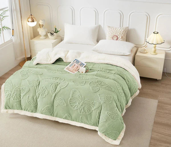 Patura Cocolino Pufoasa si Calduroasa, Cu Blanita Exterioara, Model Fluturi, 200 x 230 cm