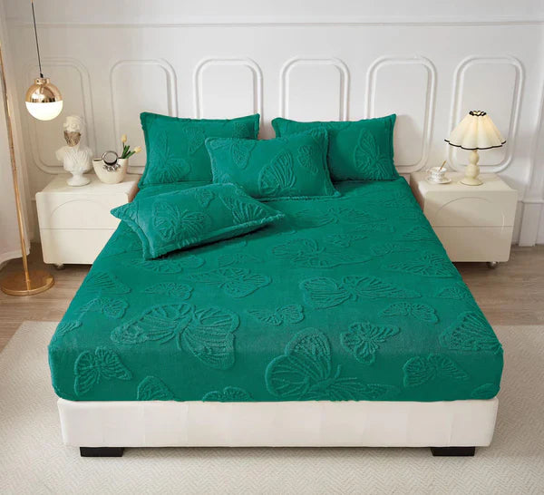 Husa Pentru Pat Dublu, Pucioasa, Model Cocolino Cu Fluturasi, Cu Elastic + 2 Fete De Perna