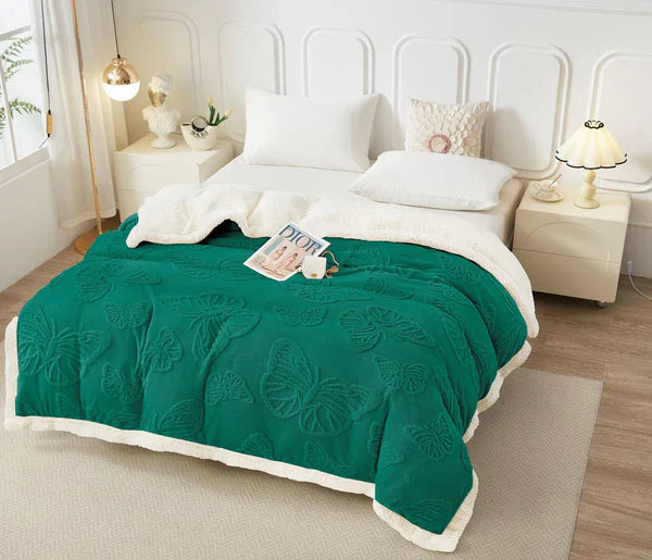 Patura Cocolino Pufoasa si Calduroasa, Cu Blanita Exterioara, Model Fluturi, 200 x 230 cm